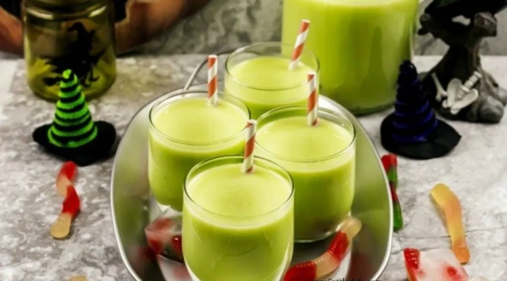 https://easylifeaddict.com/wp-content/uploads/2022/10/20-Spooky-Halloween-drinks-for-kids-5-1024x569.webp