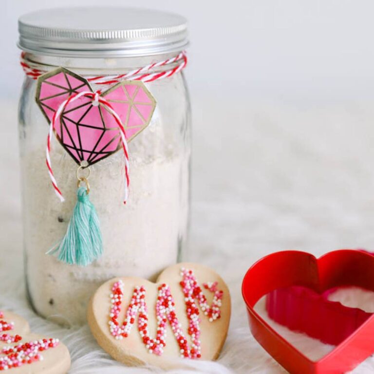15 Fabulous DIY Valentine mason Jar Gift Ideas